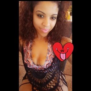 Meet your Posher, Dominique